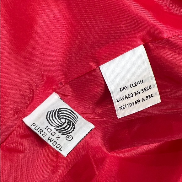 Vintage Christian Dior Red Women's Wool and Velvet Blazer - Picture 14 of 14